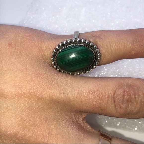 Vtg Navajo Sterling & Malachite Oval Stone Beaded Accent Setting Sz 6.5 - Picture 5 of 7